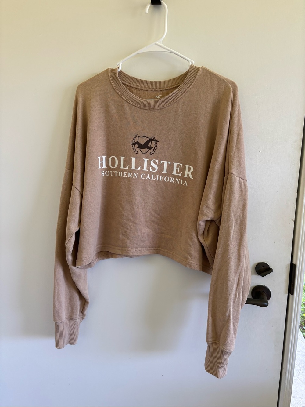 Hollister crewneck lightweight sweatshirt medium neutral